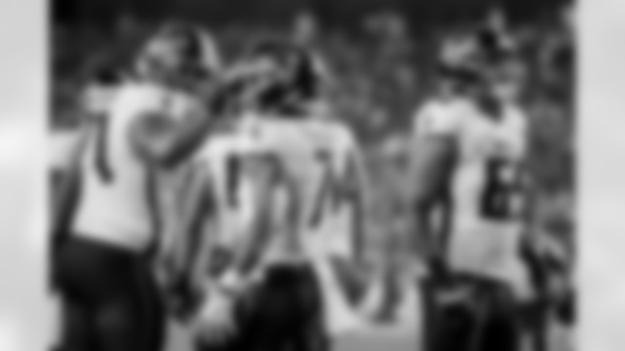 Atlanta Falcons running back Bijan Robinson #7 scores a touchdown during the Week 7 Game against the San Francisco 49ers at Levi's Stadium in Santa Clara, California on Sunday, October 19, 2025. (Photo by Taylor McLaughlin/Atlanta Falcons)