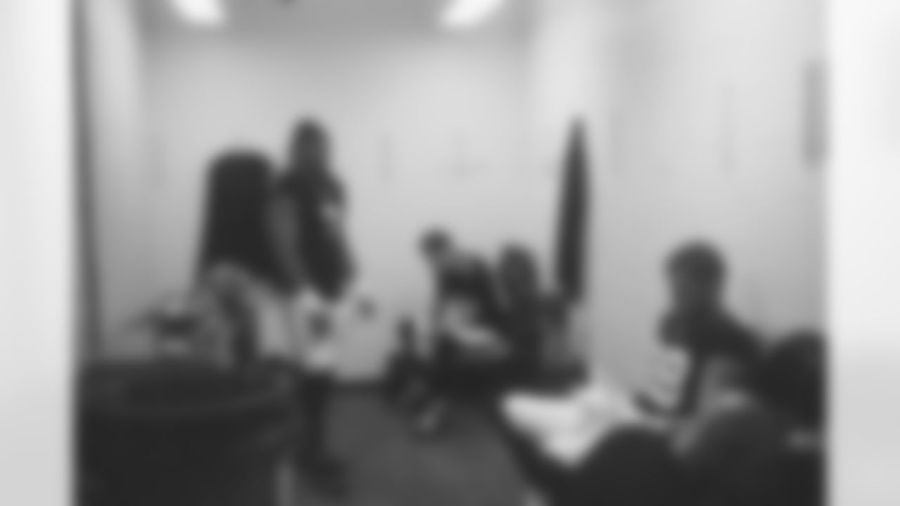 Atlanta Falcons running back Bijan Robinson #7, wide receiver David Sills V #87, and tight end Charlie Woerner #89 during the Week 15 Game against the Tampa Bay Buccaneers at Raymond James Stadium in Tampa, Florida on Thursday, December 11, 2025. (Photo by Brandon Magnus/Atlanta Falcons)