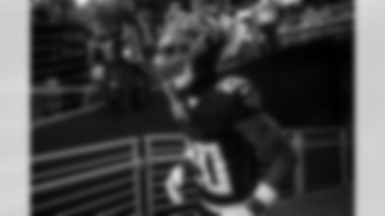 Atlanta Falcons cornerback Dee Alford #20 prior to the Week 16 Game against the Arizona Cardinals at State Farm Stadium in Glendale, Arizona on Sunday, December 21, 2025. (Photo by Howard Lao/Atlanta Falcons)