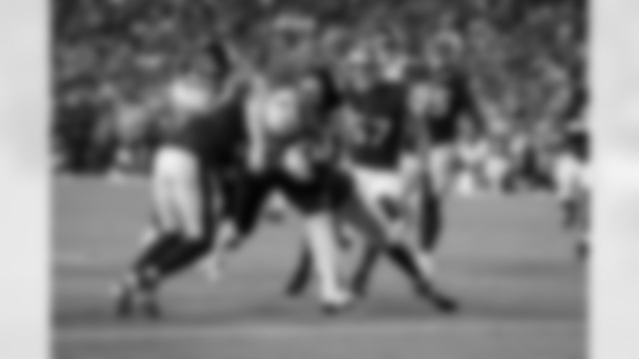 Atlanta Falcons running back Bijan Robinson #7 scores a touchdown during the Week 7 Game against the San Francisco 49ers at Levi's Stadium in Santa Clara, California on Sunday, October 19, 2025. (Photo by Taylor McLaughlin/Atlanta Falcons)