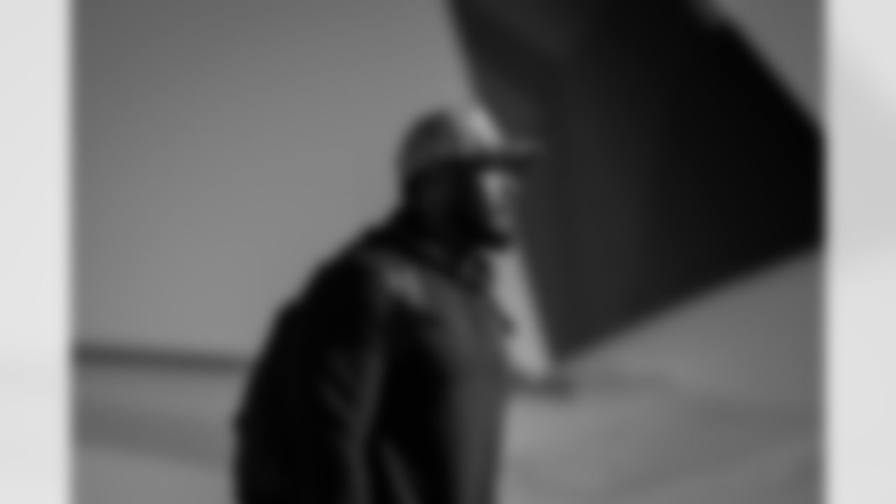 Atlanta Falcons defensive lineman David Onyemata #90 boards the plane at Hartsfield-Jackson International Airport in Atlanta, Ga. on Saturday, December 20, 2025. (Photo by Jay Bendlin/Atlanta Falcons)