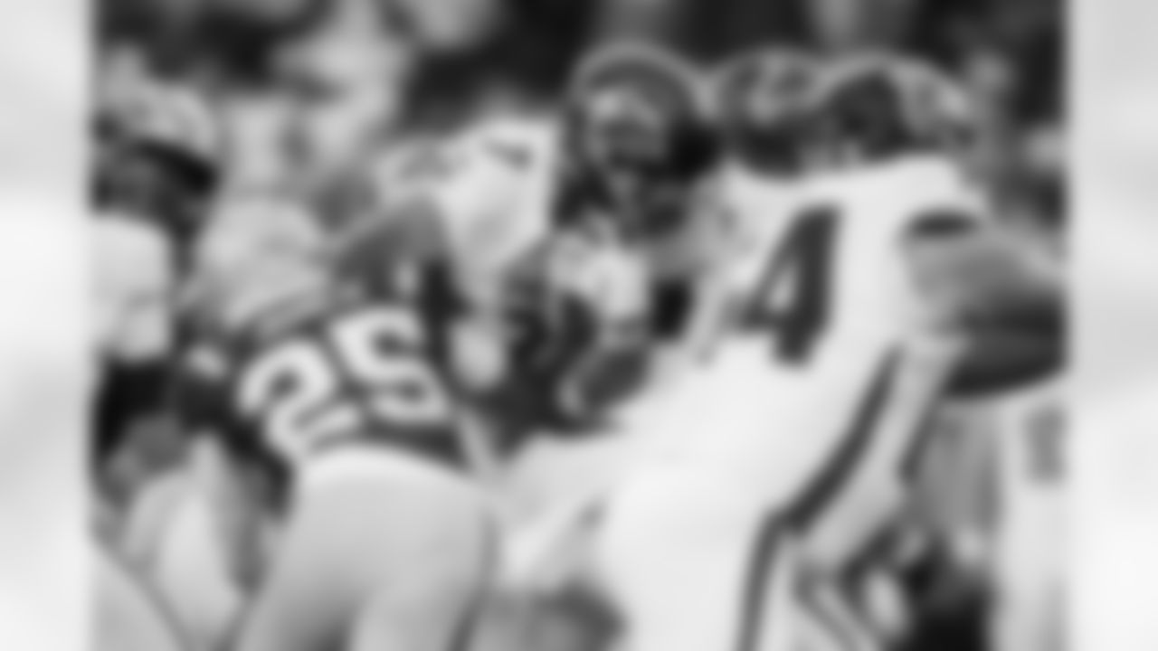 Atlanta Falcons running back Bijan Robinson #7 runs through defenders during the Week 9 Game against the New England Patriots at Gillette Stadium in Foxborough, Massachusetts on Sunday, November 2, 2025. (Photo by Jay Bendlin/Atlanta Falcons)