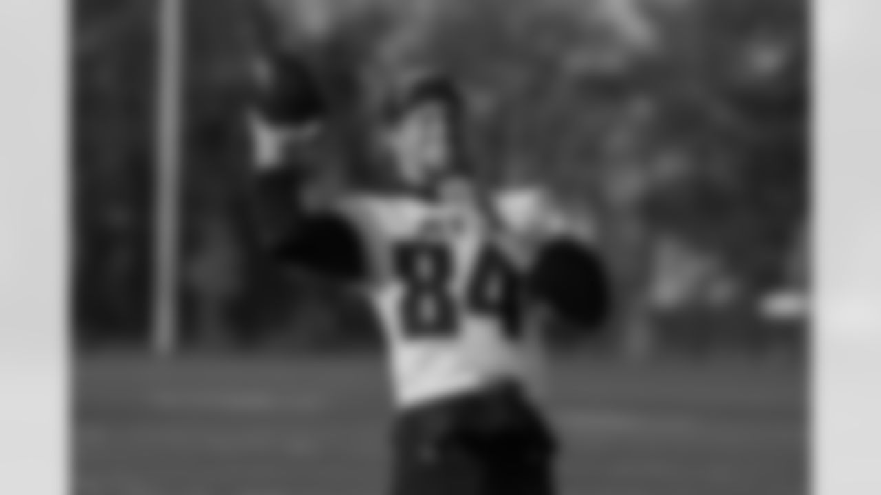 Atlanta Falcons tight end Feleipe Franks #84 during practice at the FC Union Berlin Training Facility in Berlin, Germany on Friday, November 7, 2025. (Photo by Taylor McLaughlin/Atlanta Falcons)