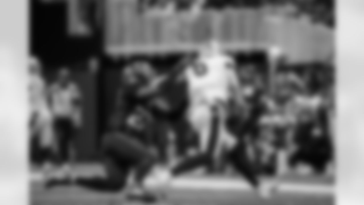 Atlanta Falcons edge rusher James Pearce Jr. #27 makes a record breaking sack during the Week 18 Game against the New Orleans Saints at Mercedes-Benz Stadium in Atlanta, Georgia on Sunday, January 4, 2026. (Photo by Brandon Magnus/Atlanta Falcons)