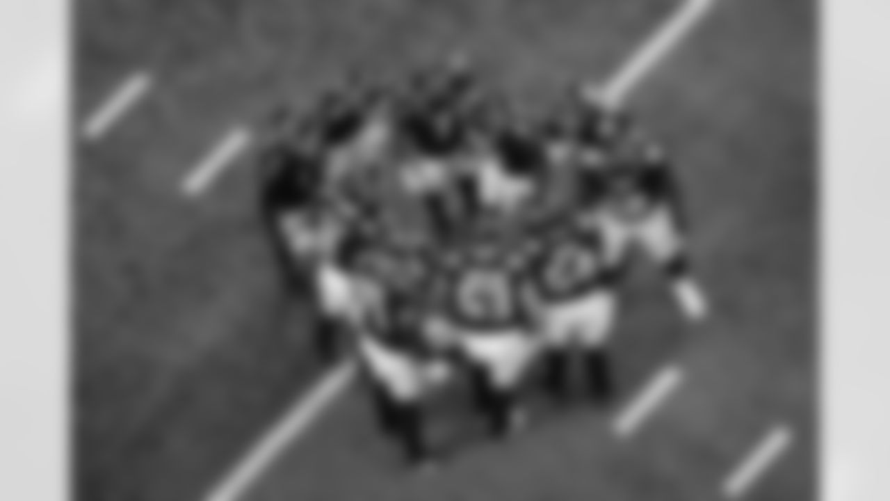 Atlanta Falcons players huddle during the Week 11 Game against the Carolina Panthers at Mercedes-Benz Stadium in Atlanta, Georgia on Sunday, November 16, 2025. (Photo by Brandon Magnus/Atlanta Falcons)