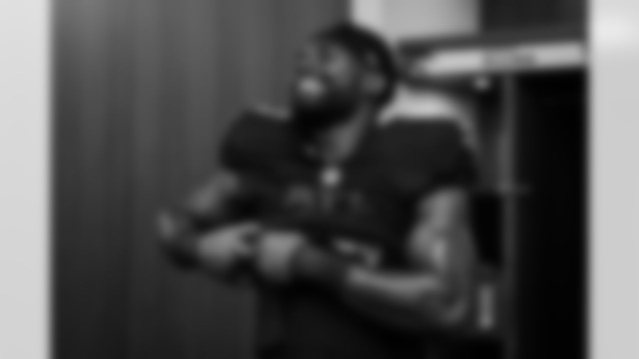 Atlanta Falcons outside linebacker Divine Deablo #0 in the locker room after the Week 4 Game against the Washington Commanders at Mercedes-Benz Stadium in Atlanta, Georgia on Sunday, September 28, 2025. (Photo by Brandon Magnus/Atlanta Falcons)