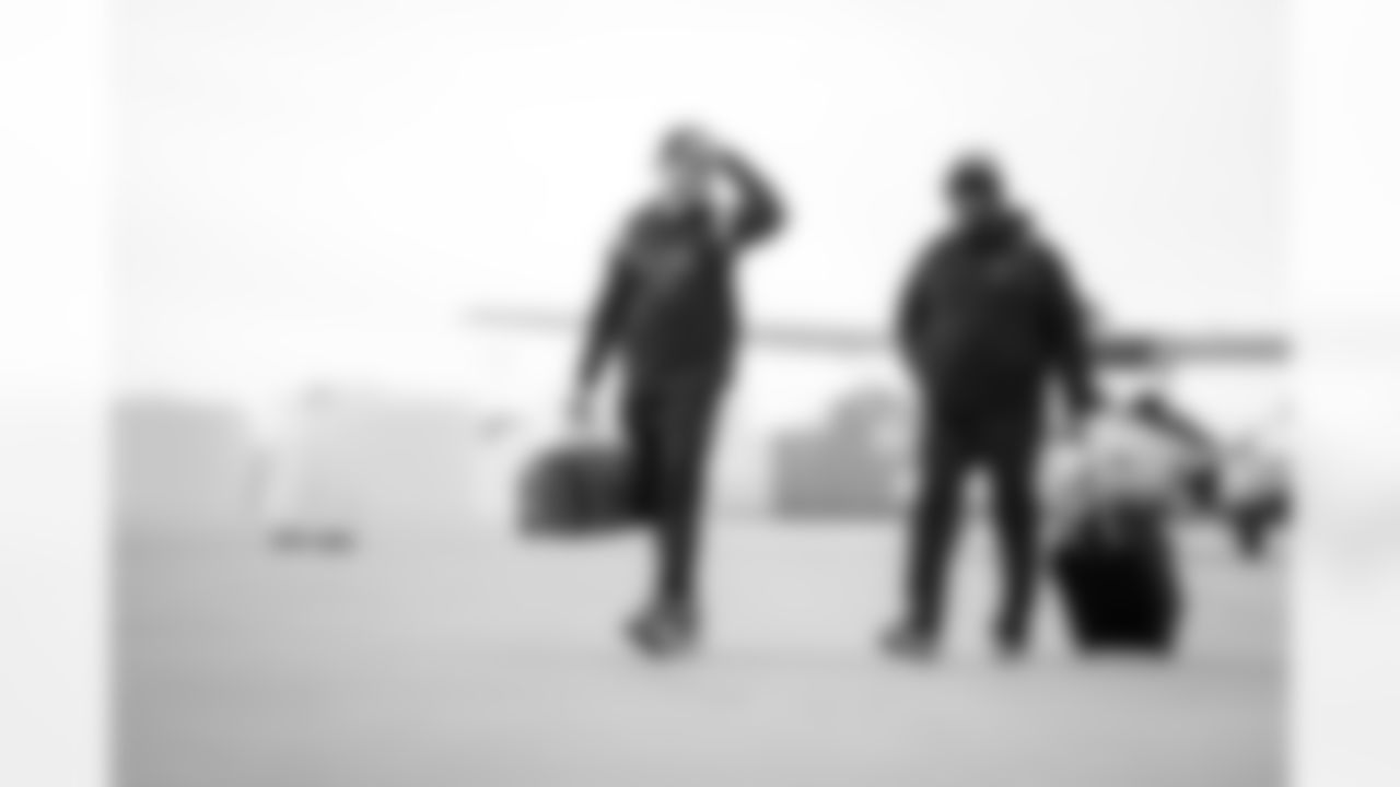 Atlanta Falcons wide receiver Casey Washington #82 boards the plane at Hartsfield-Jackson International Airport in Atlanta, Ga. on Taylor McLaughlin/Atlanta Falcons)