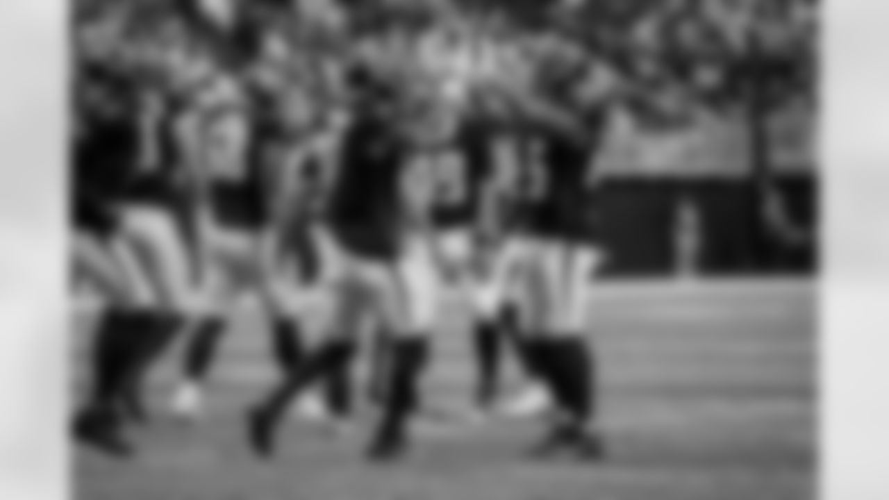 Atlanta Falcons running back Bijan Robinson #7 scores a touchdown during the Week 11 Game against the Carolina Panthers at Mercedes-Benz Stadium in Atlanta, Georgia on Sunday, November 16, 2025. (Photo by Taylor McLaughlin/Atlanta Falcons)