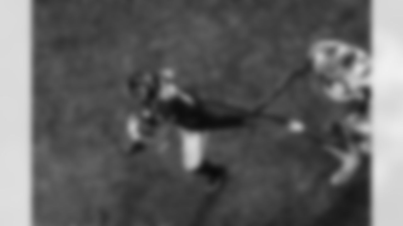 Atlanta Falcons running back Bijan Robinson #7 runs with the ball during the Week 11 Game against the Carolina Panthers at Mercedes-Benz Stadium in Atlanta, Georgia on Sunday, November 16, 2025. (Photo by Brandon Magnus/Atlanta Falcons)