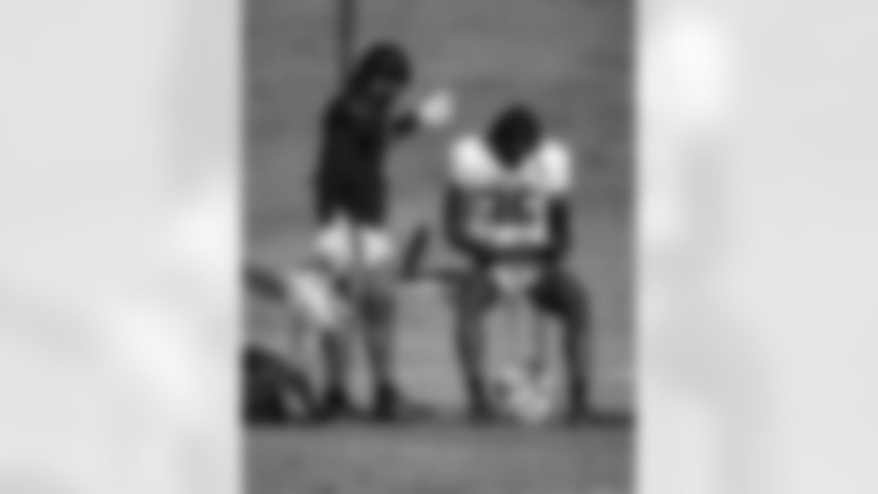 Atlanta Falcons running back Bijan Robinson #7 and Atlanta Falcons inside linebacker Ronnie Harrison #36 during practice at Atlanta Falcons Training Facility in Flowery Branch, Georgia, on Thursday, November 13, 2025. (Photo by Taylor McLaughlin/Atlanta Falcons)