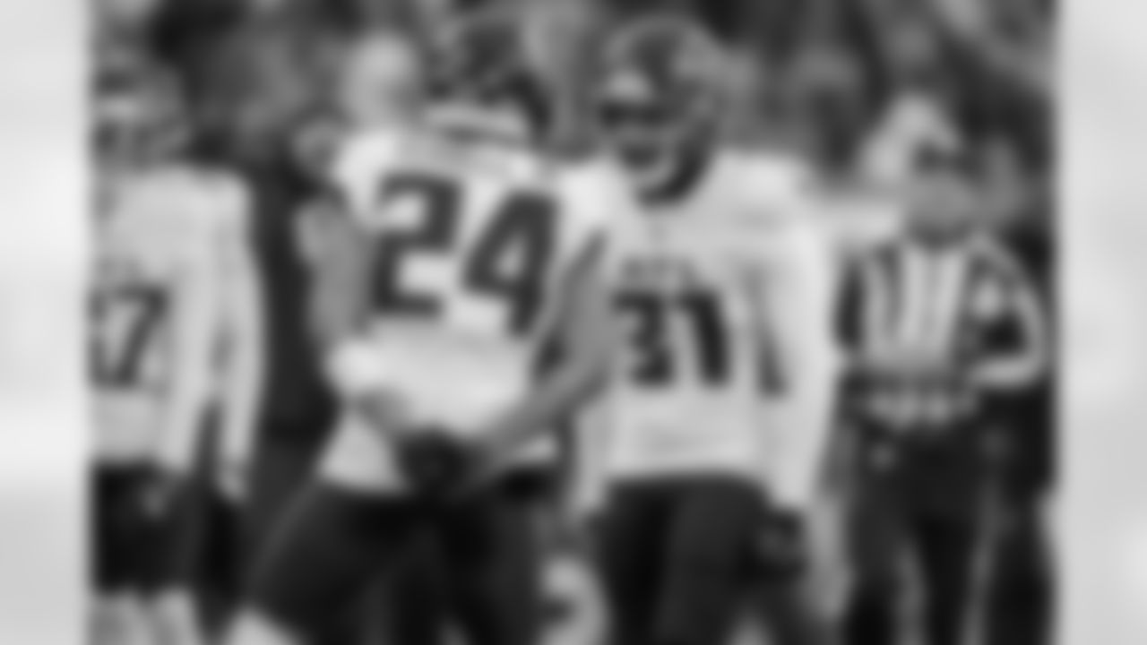 Atlanta Falcons safety Xavier Watts #31 and Atlanta Falcons cornerback A.J. Terrell Jr. #24 during the Week 13 Game against the New York Jets at MetLife Stadium in East Rutherford, N.J. on Sunday, November 23, 2025. (Photo by Taylor McLaughlin/Atlanta Falcons)