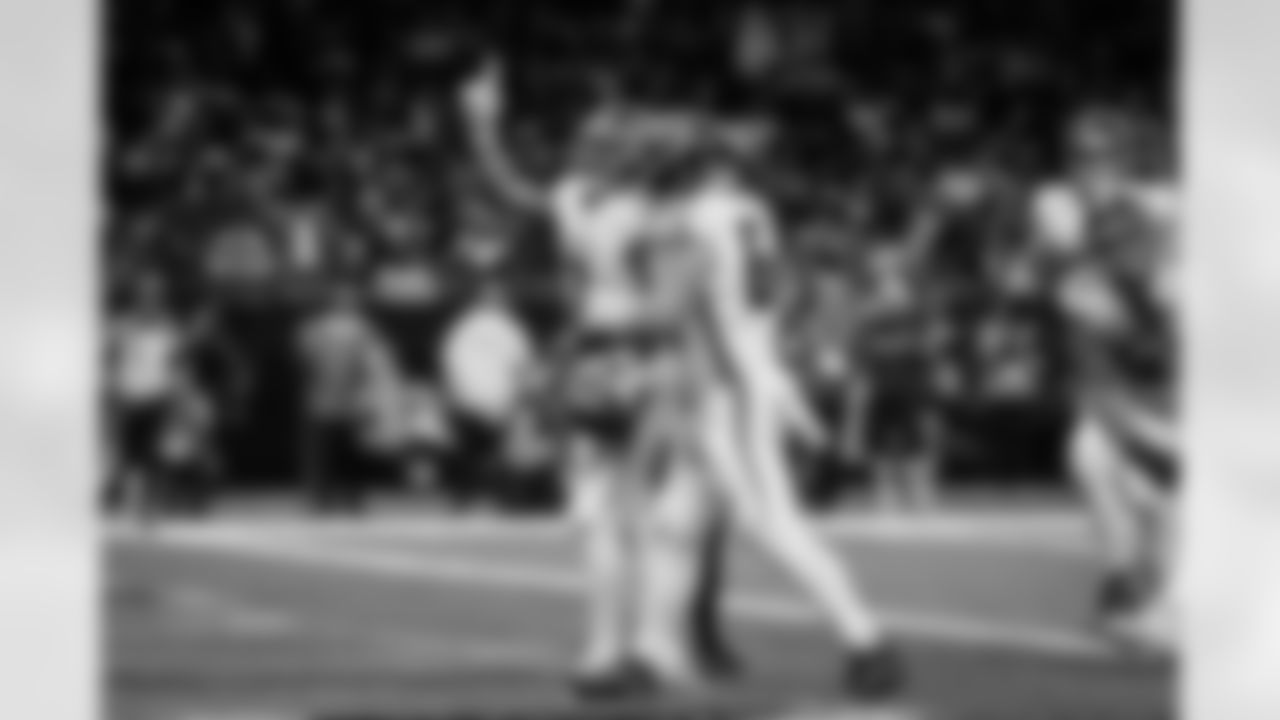 Atlanta Falcons running back Bijan Robinson #7 celebrates with teammates after scoring a touchdown during the Week 12 Game against the New Orleans Saints at Caesars Superdome in New Orleans, Louisiana on Sunday, November 23, 2025. (Photo by Taylor McLaughlin/Atlanta Falcons)