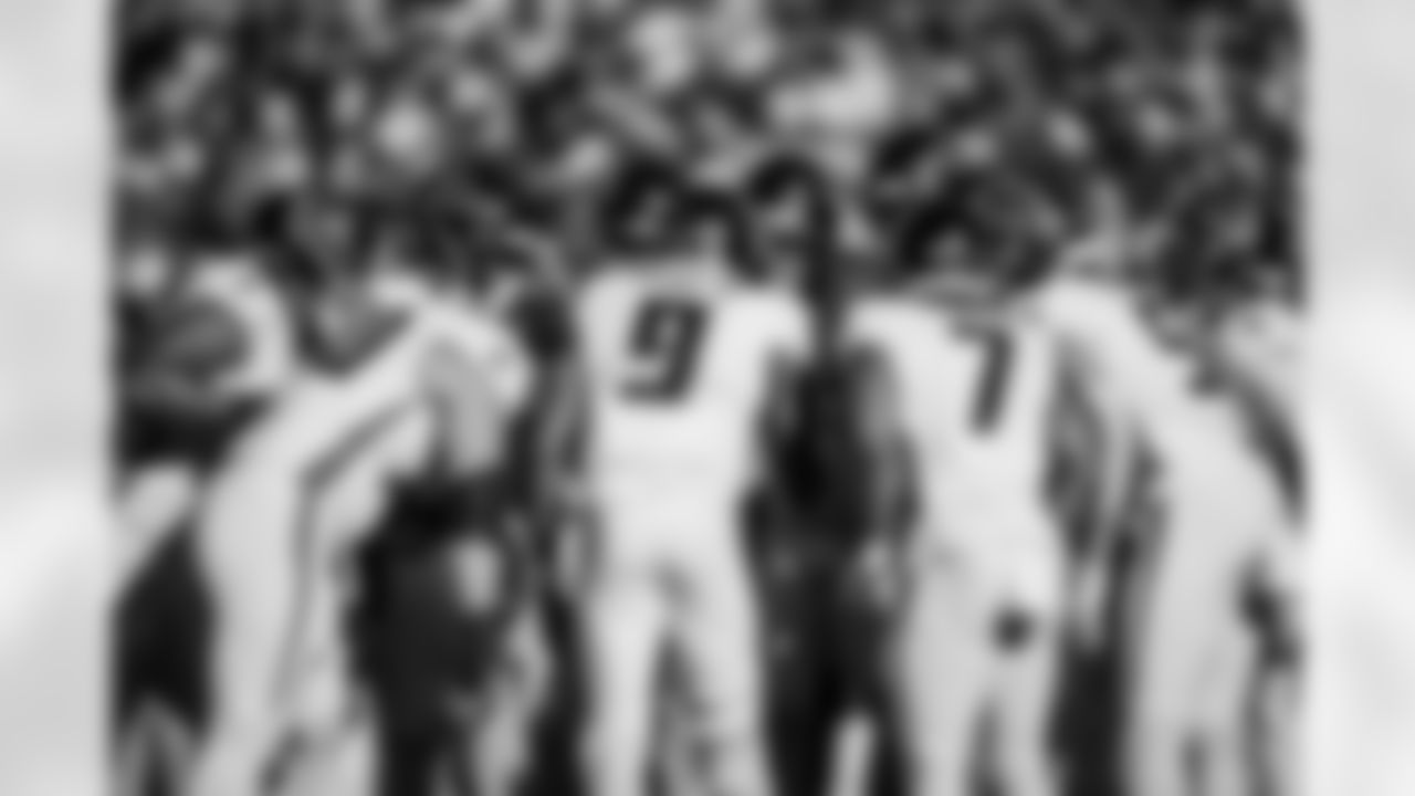Atlanta Falcons players huddle during the Week 9 Game against the New England Patriots at Gillette Stadium in Foxborough, Massachusetts on Sunday, November 2, 2025. (Photo by Jay Bendlin/Atlanta Falcons)