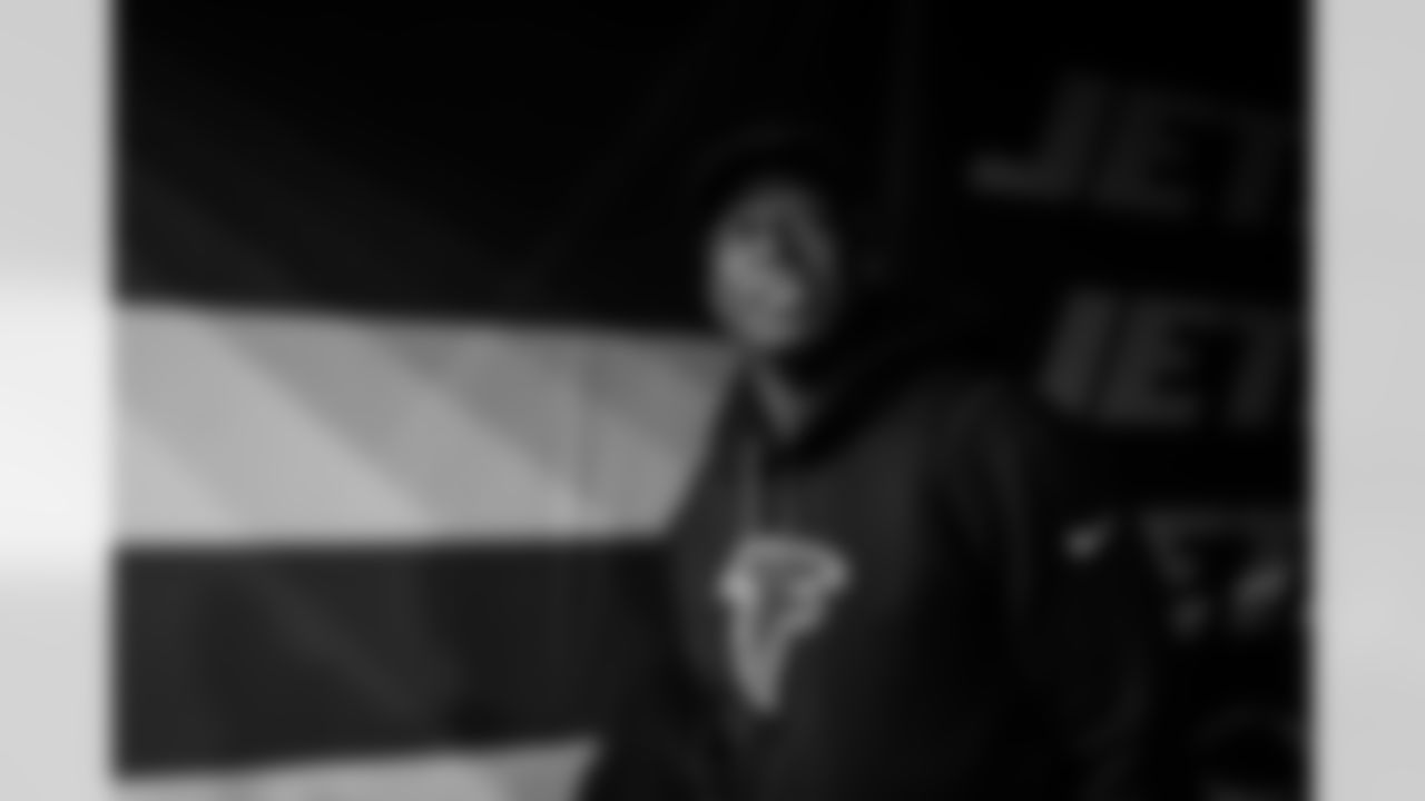 Atlanta Falcons head coach Raheem Morris walks out prior to the Week 13 Game against the New York Jets at Metlife Stadium in East Rutherford, New Jersey on Sunday, November 30, 2025. (Photo by Taylor McLaughlin/Atlanta Falcons)