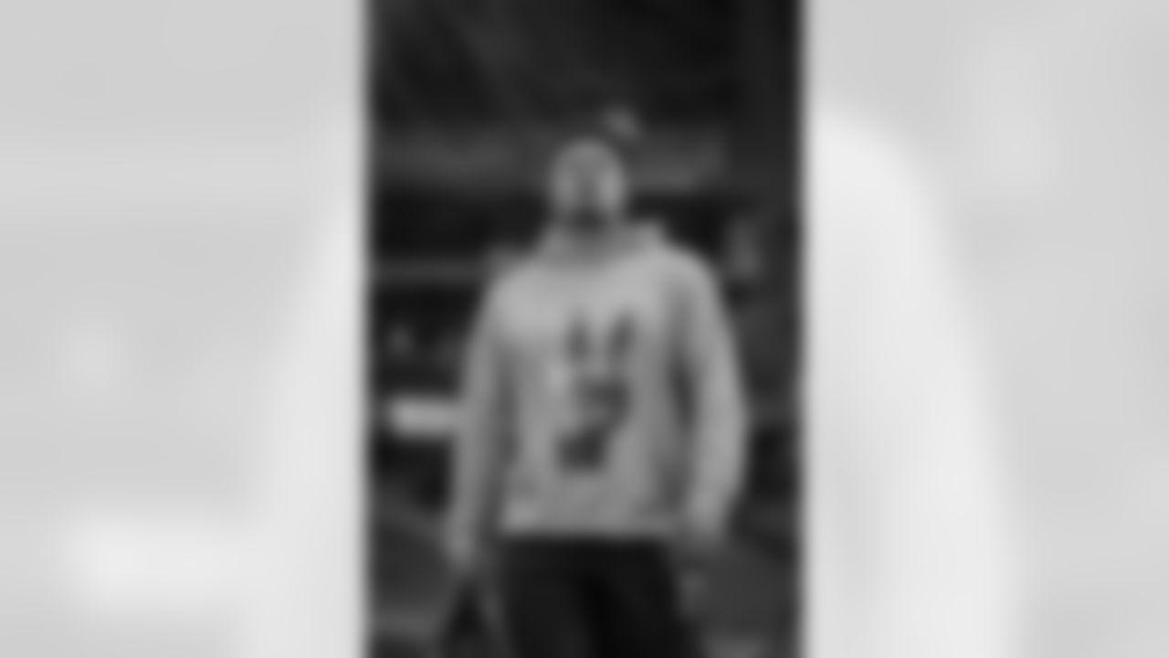 Atlanta Falcons running back Tyler Allgeier #25 arrives before the Week 16 Game against the Arizona Cardinals at State Farm Stadium in Glendale, Arizona on Sunday, December 21, 2025. (Photo by Taylor McLaughlin/Atlanta Falcons)