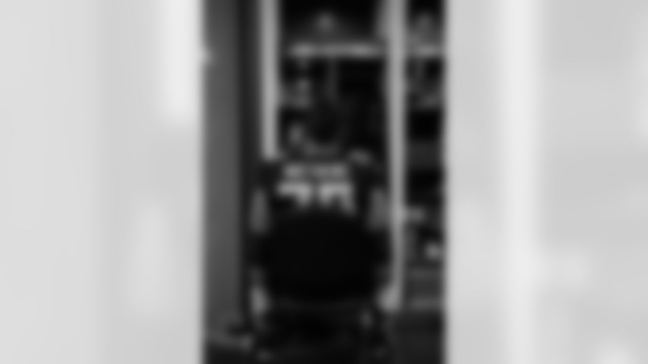 Atlanta Falcons tackle Jake Matthews #70 in the locker room before the Week 18 Game against the New Orleans Saints at Mercedes-Benz Stadium in Atlanta, Georgia on Sunday, January 4, 2026. (Photo by Brandon Magnus/Atlanta Falcons)