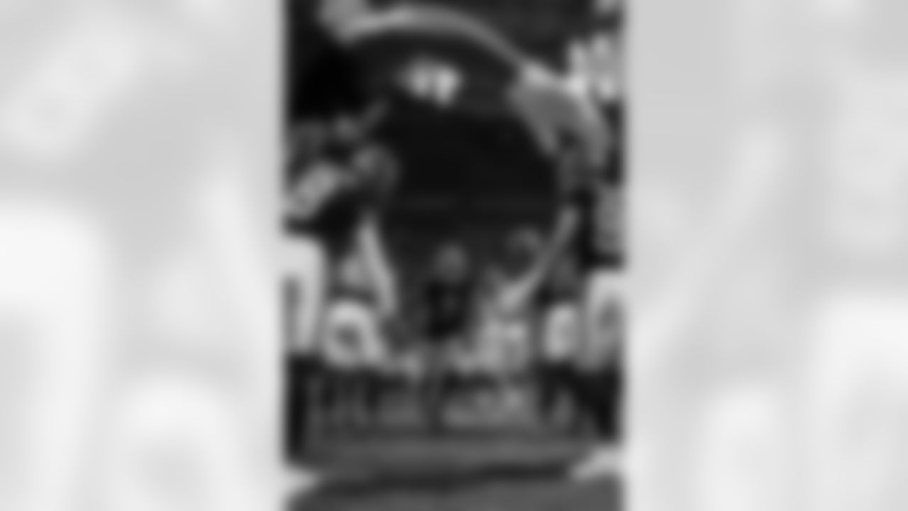 Atlanta Falcons running back Bijan Robinson #7 enters the field during the Week 17 Game against the Los Angeles Rams at Mercedes-Benz Stadium in Atlanta, Georgia on Monday, December 29, 2025. (Photo by Steven Burroughs/Atlanta Falcons)