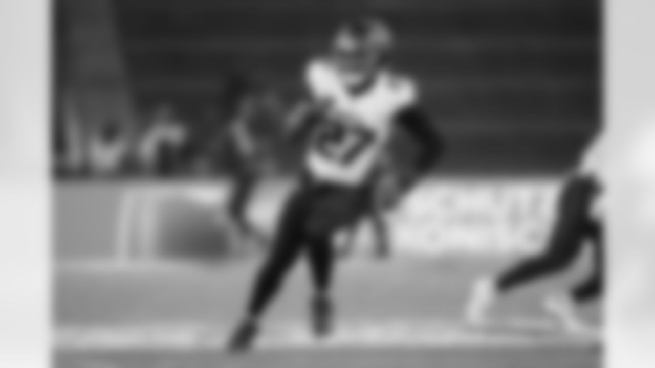 Atlanta Falcons edge rusher James Pearce Jr. #27 during the Week 10 Game against the Indianapolis Colts at Olympic Stadium in Berlin, Germany on Sunday, November 9, 2025. (Photo by Brandon Magnus/Atlanta Falcons)