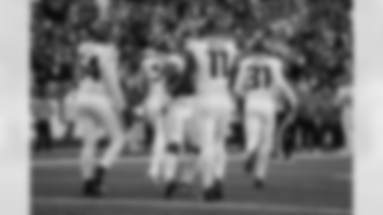 Atlanta Falcons edge rusher Jalon Walker #11 celebrates with teammates after a forced fumble during the second quarter of the Week 9 Game against the New England Patriots at Gillette Stadium in Foxborough, Massachusetts on Sunday, November 2, 2025. (Photo by Taylor McLaughlin/Atlanta Falcons)