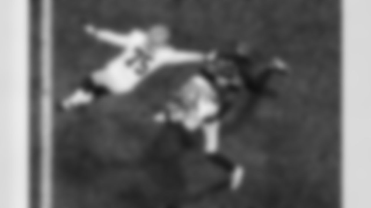 Atlanta Falcons edge rusher James Pearce Jr. #27 makes a record breaking sack during the Week 18 Game against the New Orleans Saints at Mercedes-Benz Stadium in Atlanta, Georgia on Sunday, January 4, 2026. (Photo by Taylor McLaughlin/Atlanta Falcons)