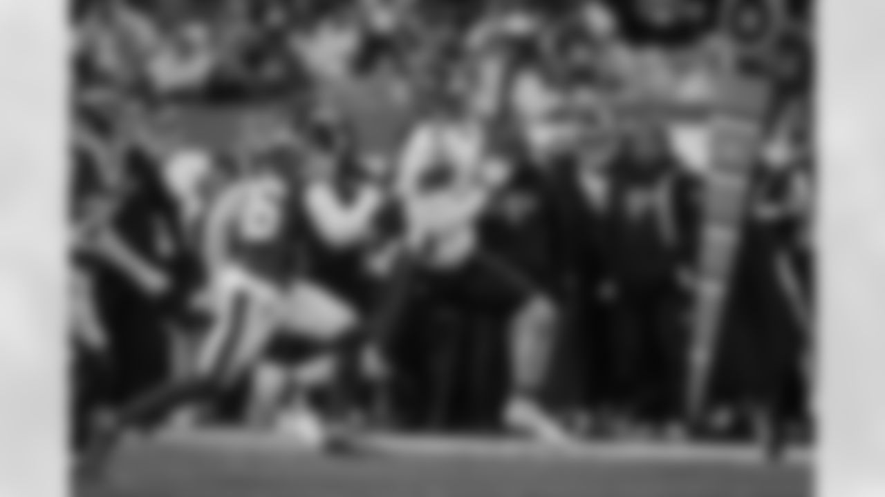 Atlanta Falcons tight end Kyle Pitts Sr. #8 runs with the ball during the Week 13 Game against the New York Jets at Metlife Stadium in East Rutherford, New Jersey on Sunday, November 30, 2025. (Photo by Jay Bendlin/Atlanta Falcons)