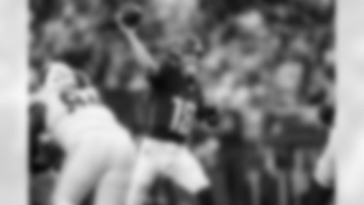 Atlanta Falcons quarterback Kirk Cousins #18 throws a pass during the third quarter of the Week 16 Game against the Arizona Cardinals at State Farm Stadium in Glendale, Arizona on Sunday, December 21, 2025. (Photo by Jay Bendlin/Atlanta Falcons)