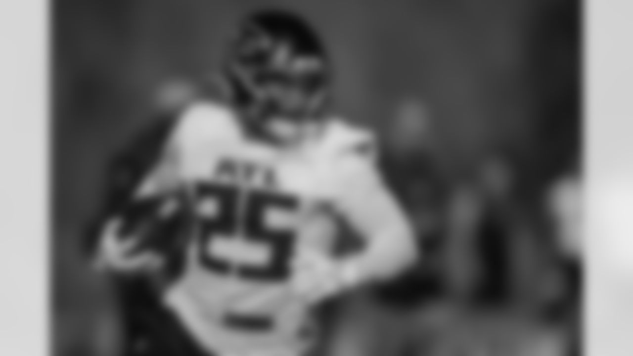 Atlanta Falcons running back Tyler Allgeier #25 during practice at Atlanta Falcons Training Facility in Flowery Branch, Georgia, on Wednesday, November 26, 2025. (Photo by Taylor McLaughlin/Atlanta Falcons)