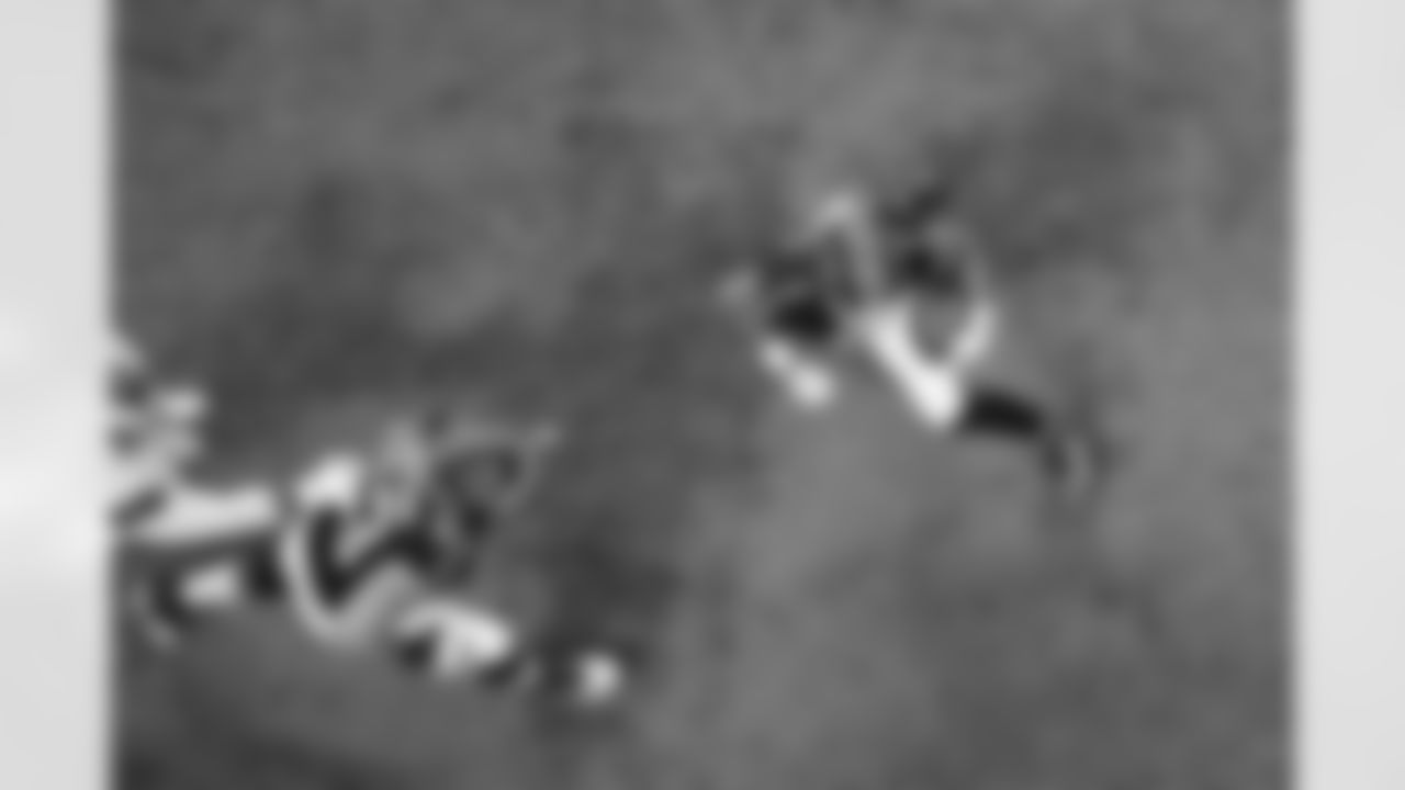 Atlanta Falcons running back Bijan Robinson #7 runs the ball during the Week 17 Game against the Los Angeles Rams at Mercedes-Benz Stadium in Atlanta, Georgia on Monday, December 29, 2025. (Photo by Kevin Liles/Atlanta Falcons)