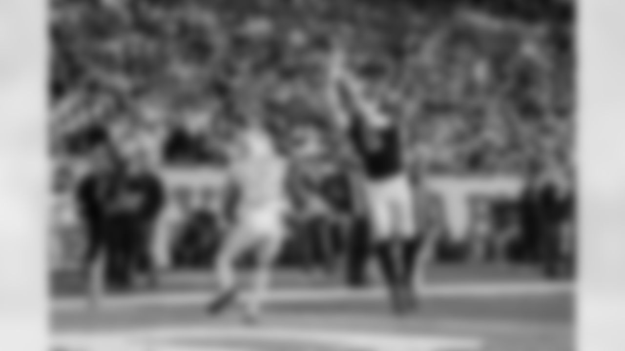 Atlanta Falcons tight end Kyle Pitts Sr. #8 scores a touchdown during the Week 15 Game against the Tampa Bay Buccaneers at Raymond James Stadium in Tampa, Florida on Thursday, December 11, 2025. (Photo by Jay Bendlin/Atlanta Falcons)