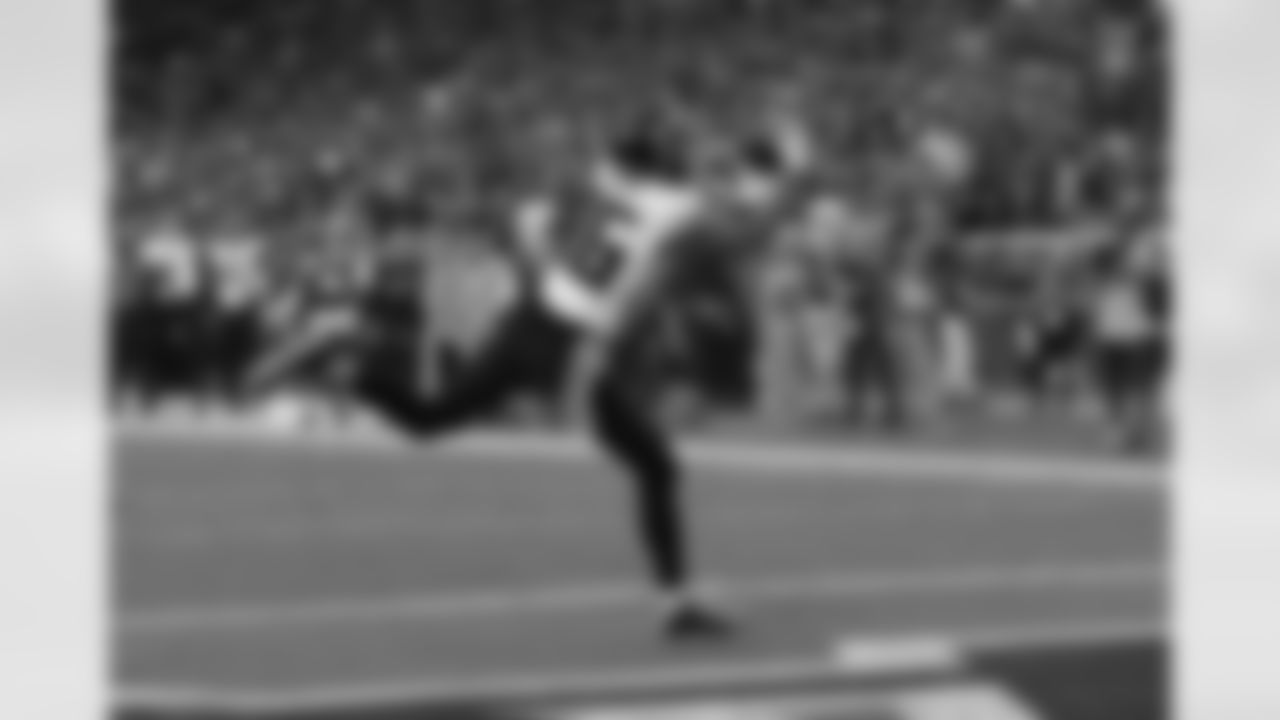 Atlanta Falcons wide receiver Scotty Miller #16 catches a touchdown pass during the second quarter of the Week 10 Game against the Arizona Cardinals at State Farm Stadium in Glendale, Arizona on Sunday, November 12, 2023. (Photo by Shanna Lockwood/Atlanta Falcons)
