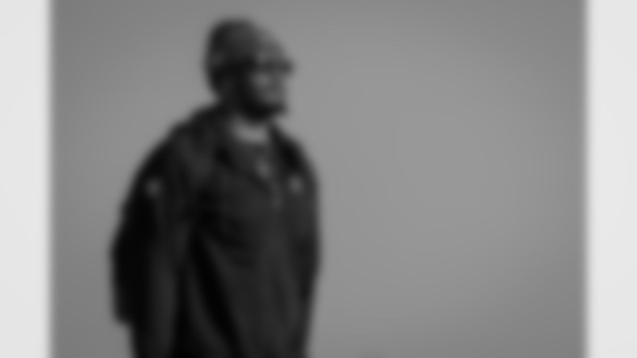 Atlanta Falcons offensive lineman Elijah Wilkinson #71 boards the plane at Hartsfield-Jackson International Airport in Atlanta, Ga. on Saturday, November 6, 2025. (Photo by Taylor McLaughlin/Atlanta Falcons)