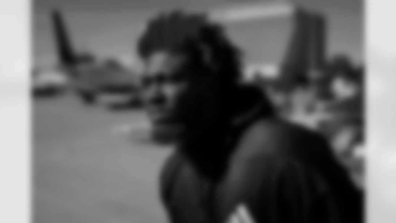 Atlanta Falcons edge rusher Jalon Walker #11 boards the plane at Hartsfield-Jackson International Airport in Atlanta, Ga. on Saturday, September 13, 2025. (Photo by Taylor McLaughlin/Atlanta Falcons)