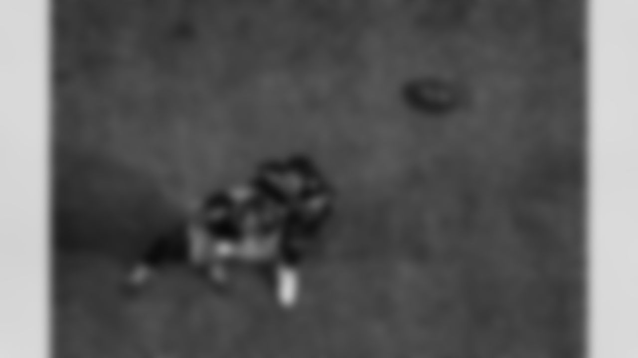 Atlanta Falcons wide receiver Drake London #5 scores a touchdown during the Week 4 Game against the Washington Commanders at Mercedes-Benz Stadium in Atlanta, Georgia on Sunday, September 28, 2025. (Photo by Jay Bendlin/Atlanta Falcons)