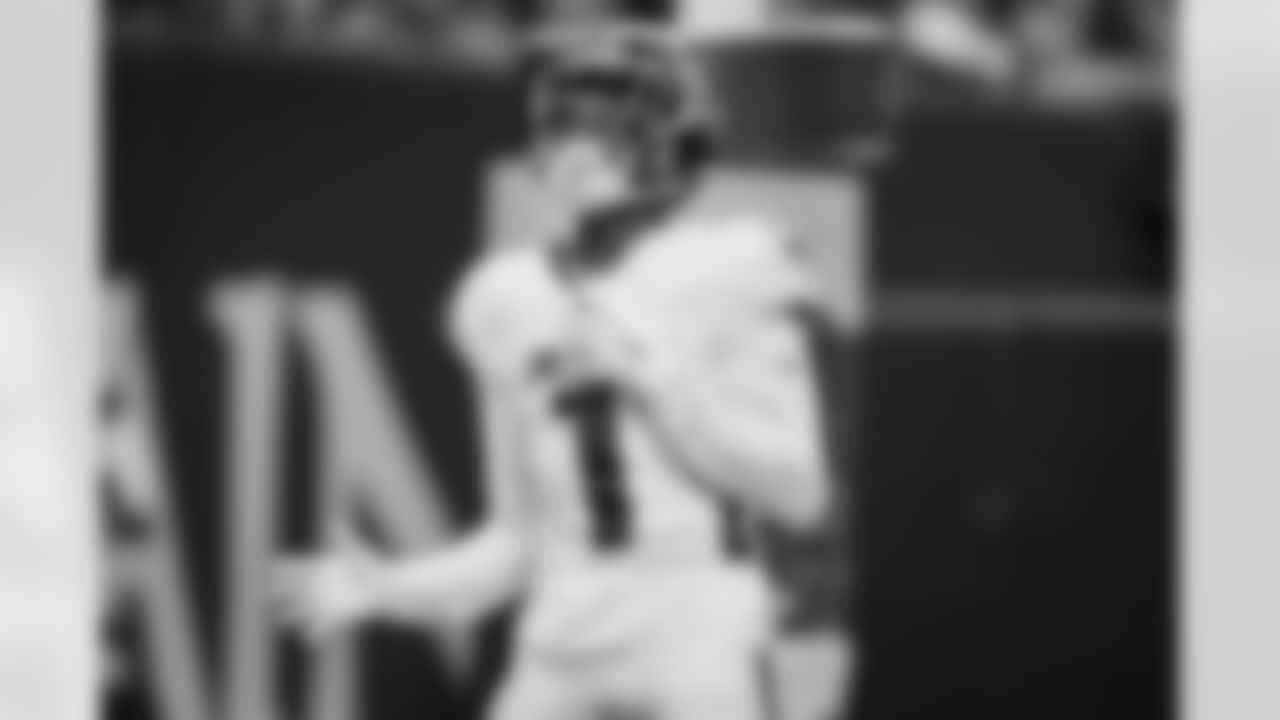 Atlanta Falcons running back Bijan Robinson #7 celebrates with teammates after scoring a touchdown during the Week 12 Game against the New Orleans Saints at Caesars Superdome in New Orleans, Louisiana on Sunday, November 23, 2025. (Photo by Taylor McLaughlin/Atlanta Falcons)