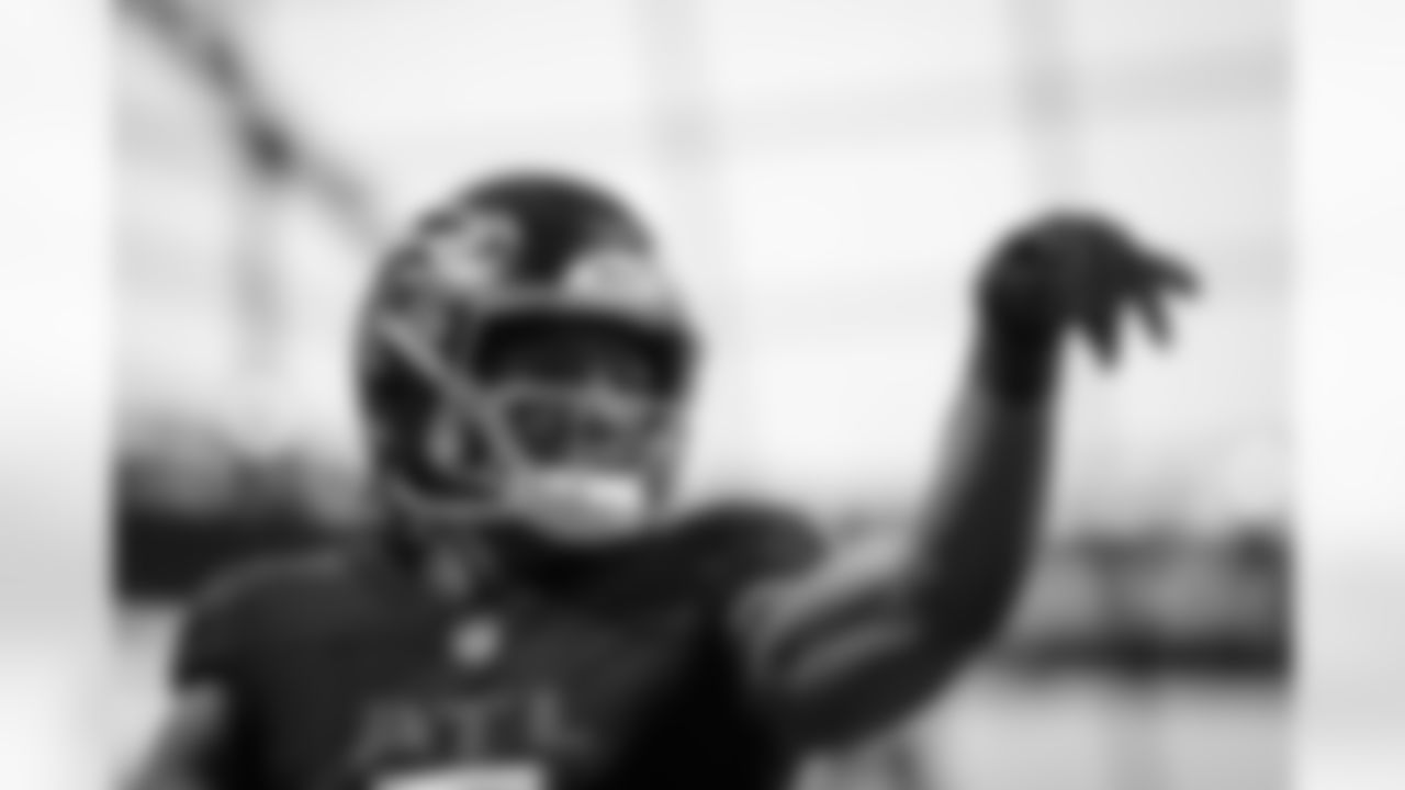 Atlanta Falcons running back Bijan Robinson #7 warms up before the Week 14 Game against the Seattle Seahawks at Mercedes-Benz Stadium in Atlanta, Georgia on Sunday, December 7, 2025. (Photo by Mitch Martin/Atlanta Falcons)