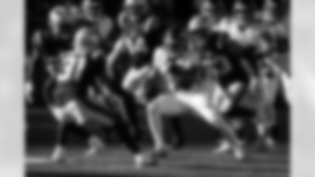 Atlanta Falcons running back Bijan Robinson #7 runs with the ball during the second quarter of the Week 9 Game against the New England Patriots at Gillette Stadium in Foxborough, Massachusetts on Sunday, November 2, 2025. (Photo by Taylor McLaughlin/Atlanta Falcons)