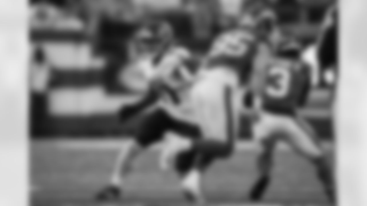 Atlanta Falcons edge rusher Jalon Walker #11 looks to block during the Week 13 Game against the New York Jets at Metlife Stadium in East Rutherford, New Jersey on Sunday, November 30, 2025. (Photo by Jay Bendlin/Atlanta Falcons)