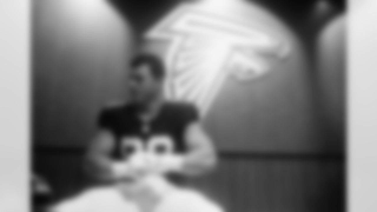 Atlanta Falcons tight end Charlie Woerner #89 in the locker room during the Week 6 Game against the Buffalo Bills at Mercedes-Benz Stadium in Atlanta, Ga. on Monday, October 13, 2025. (Photo by Brandon Magnus/Atlanta Falcons)