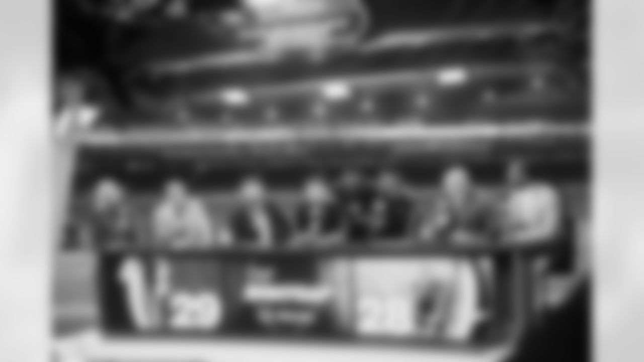 Atlanta Falcons tight end Kyle Pitts Sr. #8, quarterback Kirk Cousins #18 and running back Bijan Robinson #7 during the Week 15 Game against the Tampa Bay Buccaneers at Raymond James Stadium in Tampa, Florida on Thursday, December 11, 2025. (Photo by Brandon Magnus/Atlanta Falcons)