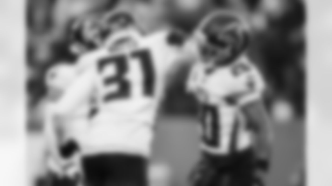 Atlanta Falcons cornerback Dee Alford #20 and safety Xavier Watts #31 react during the second half of the Week 13 Game against the New York Jets at Metlife Stadium in East Rutherford, New Jersey on Sunday, November 30, 2025. (Photo by Caean Couto/Atlanta Falcons)