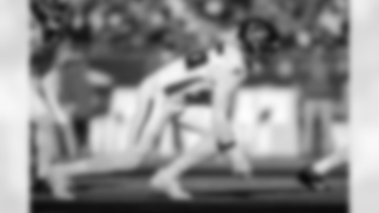 Atlanta Falcons edge rusher Leonard Floyd #56 prepares to block during the Week 9 Game against the New England Patriots at Gillette Stadium in Foxborough, Massachusetts on Sunday, November 2, 2025. (Photo by Jay Bendlin/Atlanta Falcons)