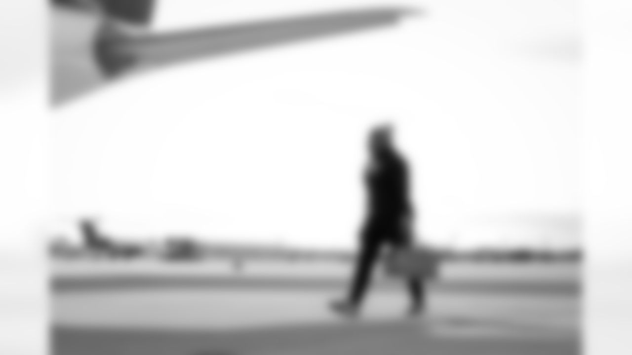 Atlanta Falcons offensive lineman Kyle Hinton #68 boards the plane at Hartsfield-Jackson International Airport in Atlanta, Ga. on Taylor McLaughlin/Atlanta Falcons)