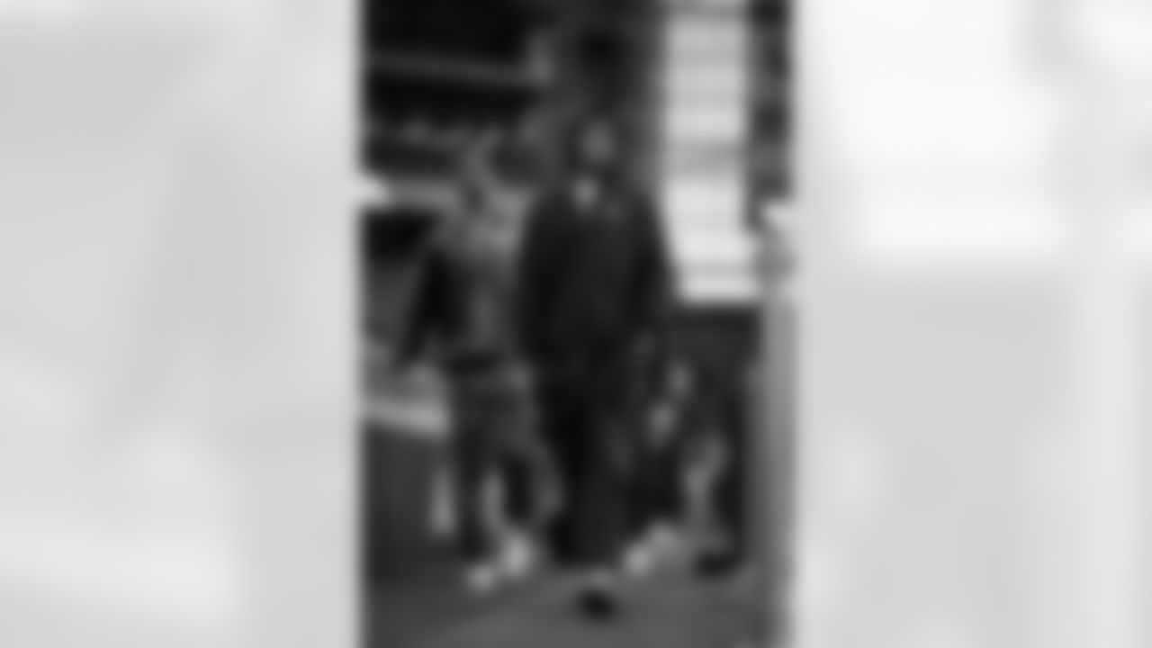 Atlanta Falcons wide receiver Darnell Mooney #1 arrives before the Week 16 Game against the Arizona Cardinals at State Farm Stadium in Glendale, Arizona on Sunday, December 21, 2025. (Photo by Taylor McLaughlin/Atlanta Falcons)