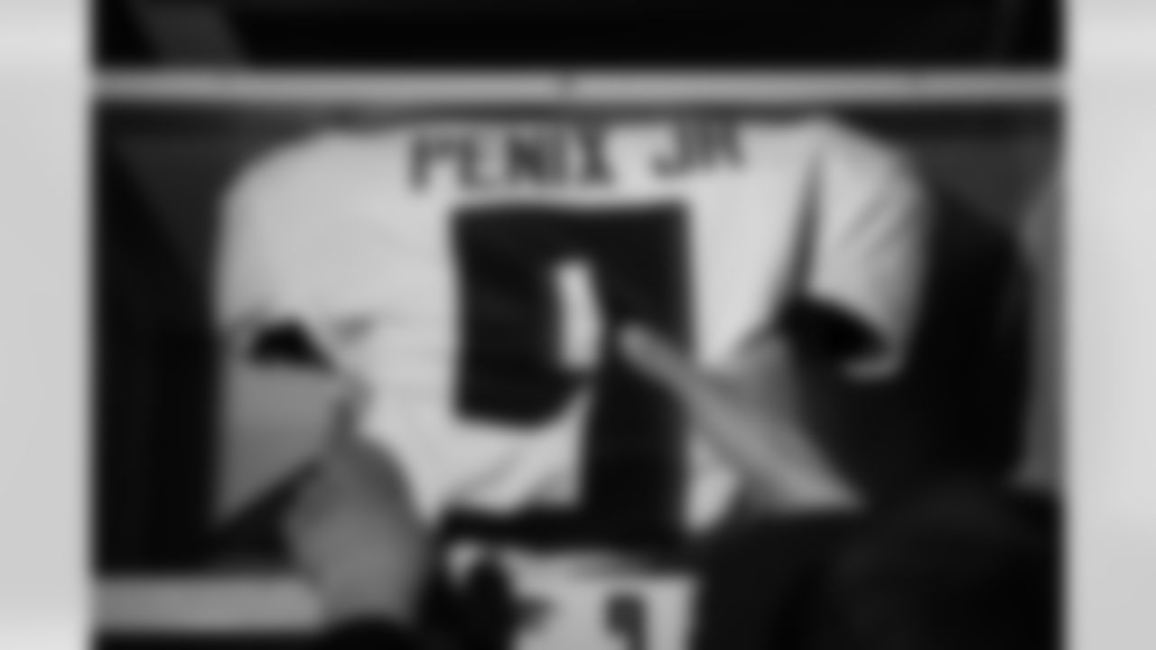 Scenes from the locker room before the Week 2 Game against the Minnesota Vikings at U.S. Bank Stadium in Minneapolis, Minnesota on Sunday, September 14, 2025. (Photo by Brandon Magnus/Atlanta Falcons)