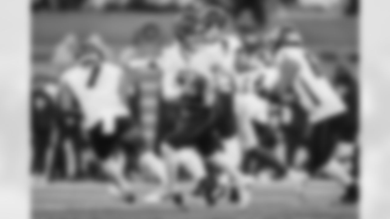 Atlanta Falcons quarterback Kirk Cousins #18 looks to pass during the second quarter of the Week 13 Game against the New York Jets at Metlife Stadium in East Rutherford, New Jersey on Sunday, November 30, 2025. (Photo by Caean Couto/Atlanta Falcons)