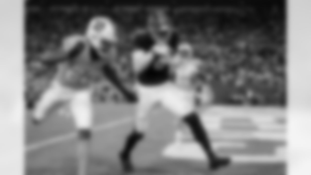 Atlanta Falcons tight end Kyle Pitts Sr. #8 celebrates after a touchdown during the Week 15 Game against the Tampa Bay Buccaneers at Raymond James Stadium in Tampa, Florida on Thursday, December 11, 2025. (Photo by Taylor McLaughlin/Atlanta Falcons)