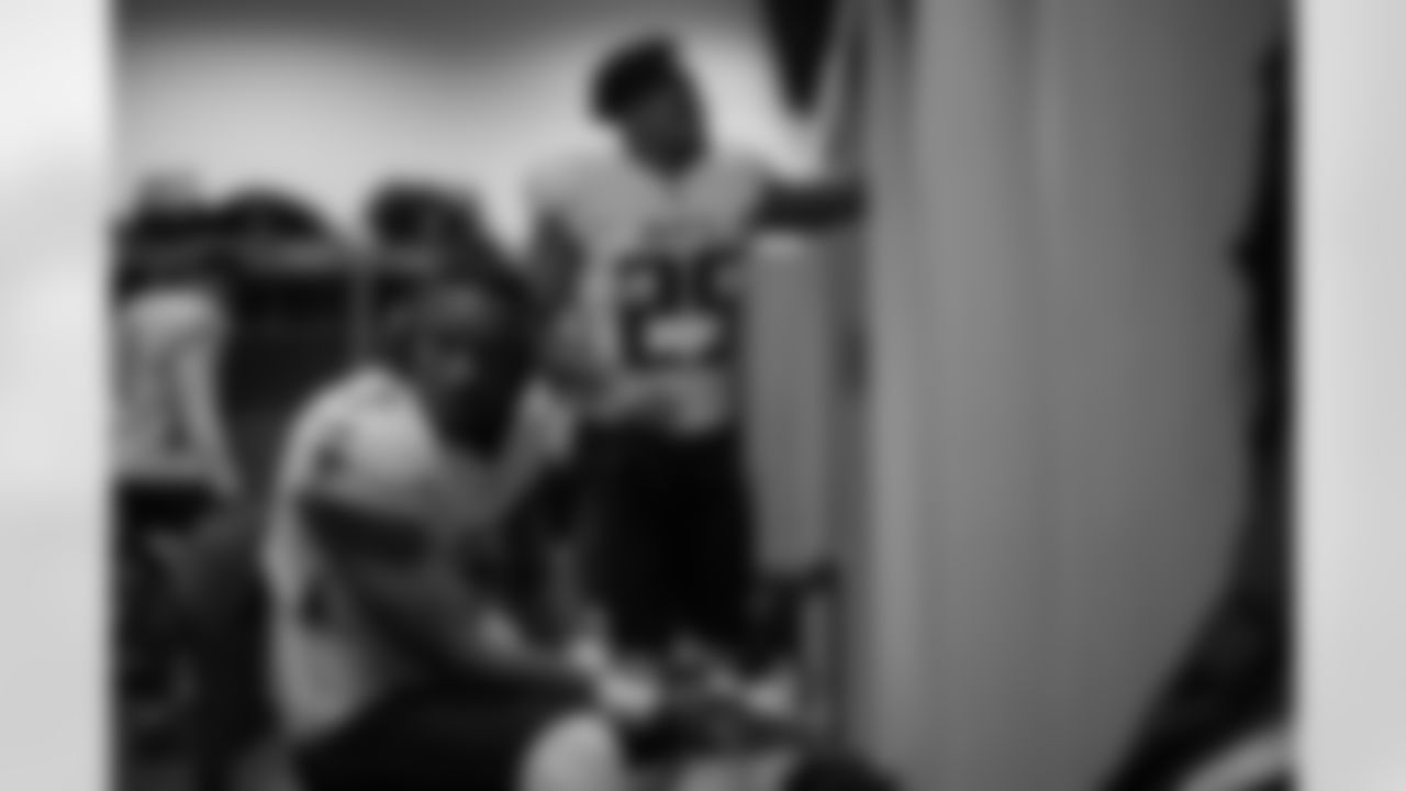 Atlanta Falcons running back Bijan Robinson #7 in the locker room before the Week 11 Game against the Denver Broncos at Empower Field at Mile High in Denver, Colorado on Sunday, November 17, 2024. (Photo by Brandon Magnus/Atlanta Falcons)