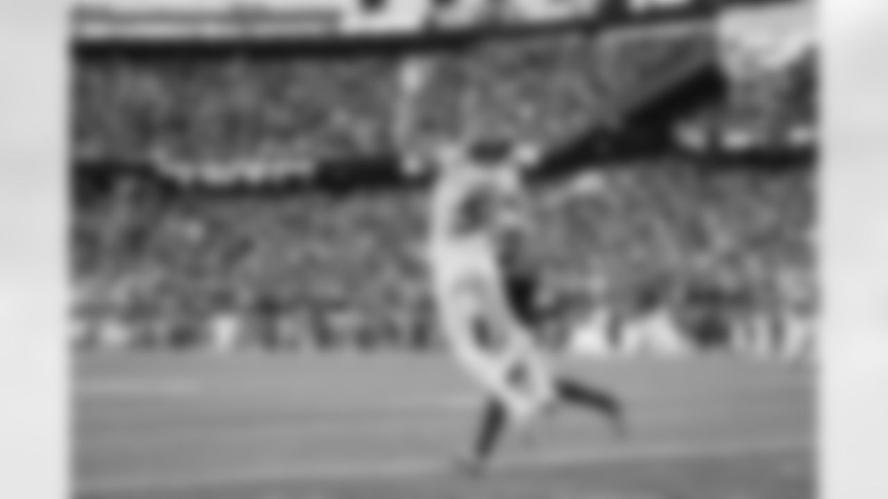 Atlanta Falcons wide receiver Drake London #5 scores a touchdown during the Week 9 Game against the New England Patriots at Gillette Stadium in Foxborough, Massachusetts on Sunday, November 2, 2025. (Photo by Jay Bendlin/Atlanta Falcons)