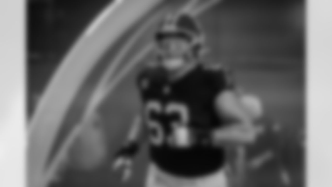 Atlanta Falcons guard Chris Lindstrom #63 runs out of the tunnel before the Week 6 Game against the Buffalo Bills at Mercedes-Benz Stadium in Atlanta, Ga. on Monday, October 13, 2025. (Photo by Taylor McLaughlin/Atlanta Falcons)