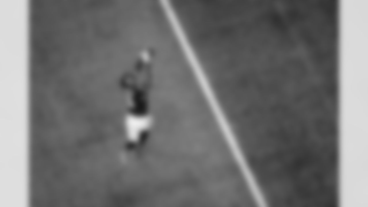 Atlanta Falcons tight end Kyle Pitts Sr. #8 catches the ball during the Week 11 Game against the Carolina Panthers at Mercedes-Benz Stadium in Atlanta, Georgia on Sunday, November 16, 2025. (Photo by Brandon Magnus/Atlanta Falcons)